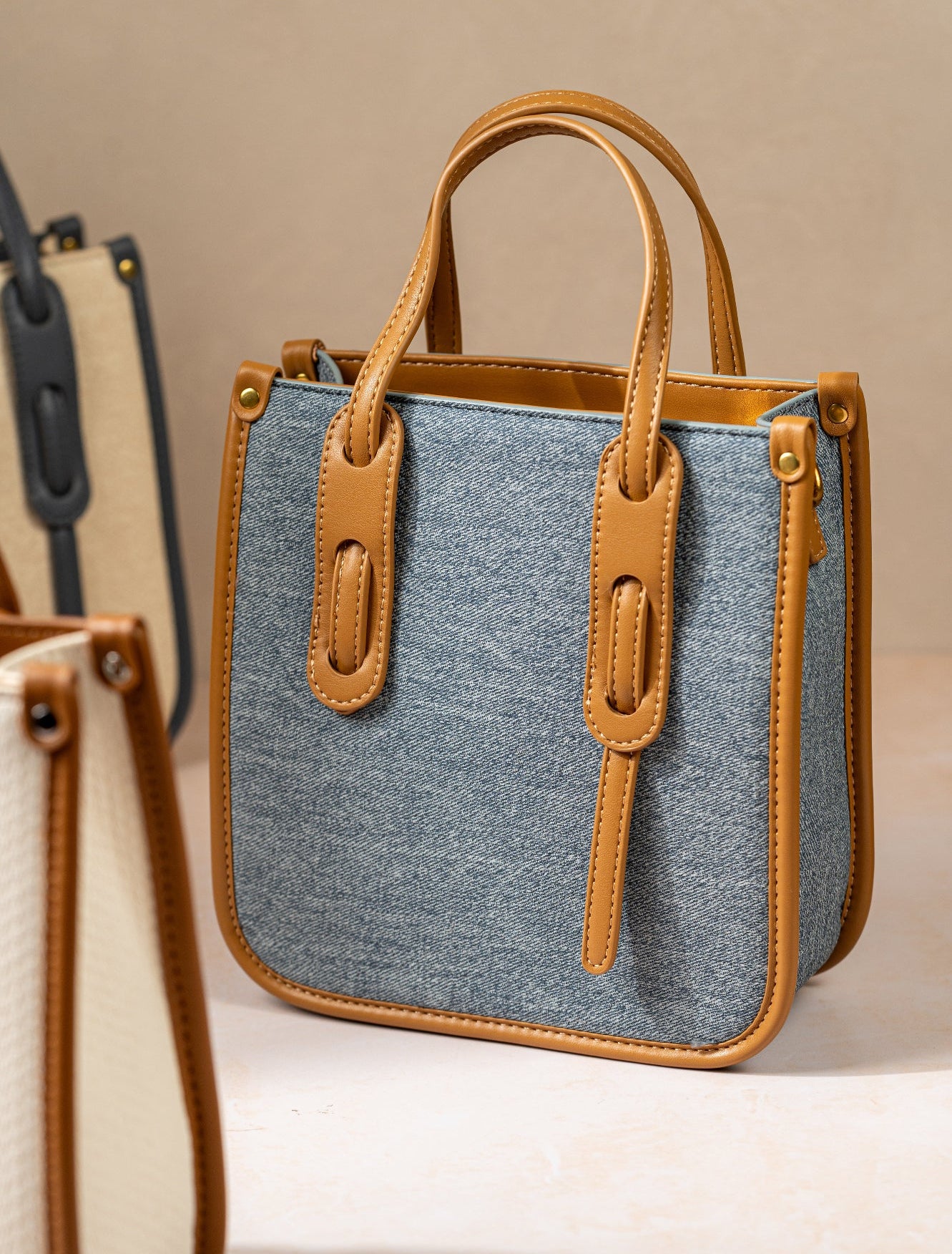 Bella Cossbody Bag