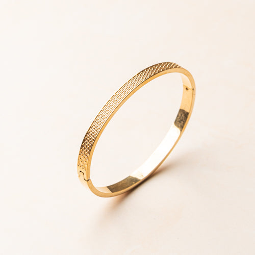 Textura Slim Bangle