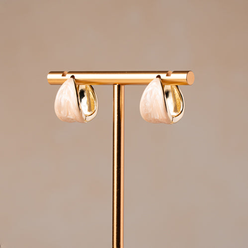 Shell Pearl Hug Hoops