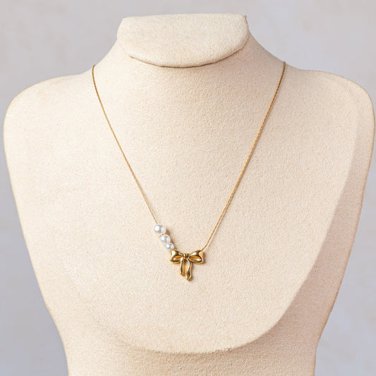 Cluster Pearl Bow Necklace