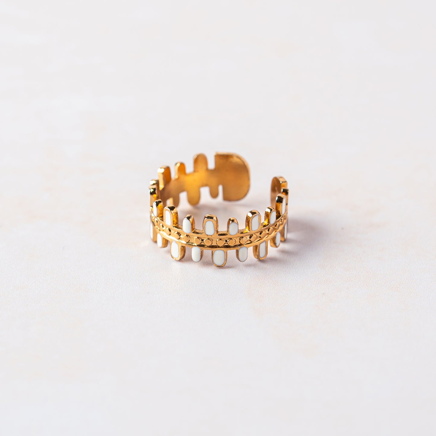 Scalloped Edge Minimal Ring