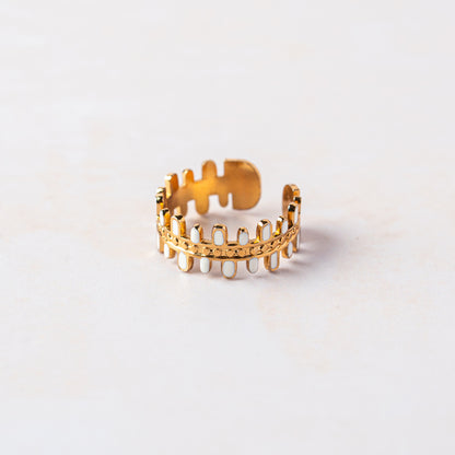 Scalloped Edge Minimal Ring