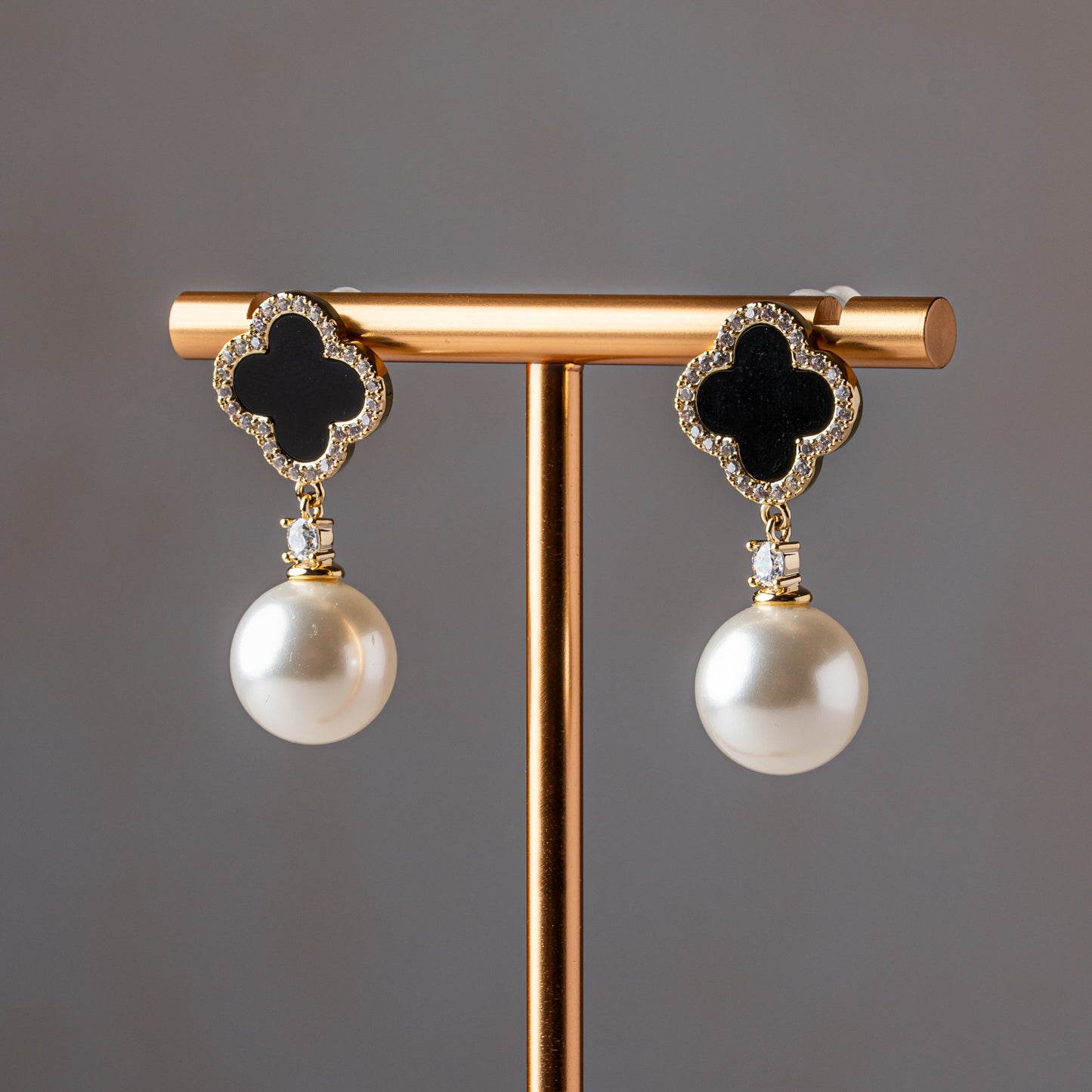Midnight Clover Pearl Drops