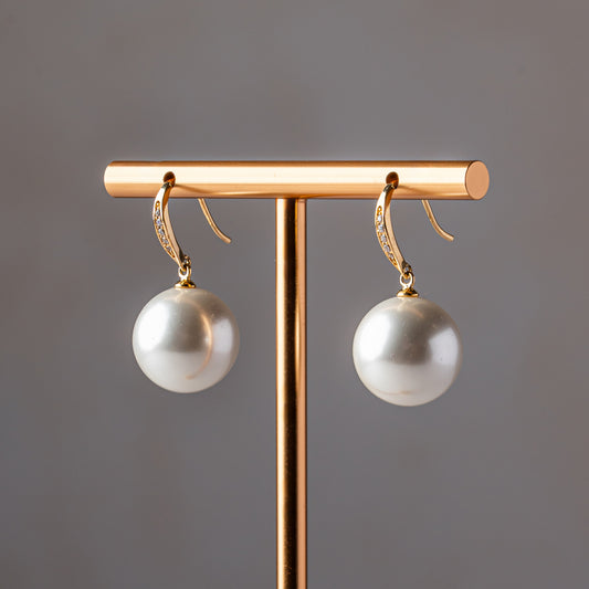 Classic Pearl Curve Drops