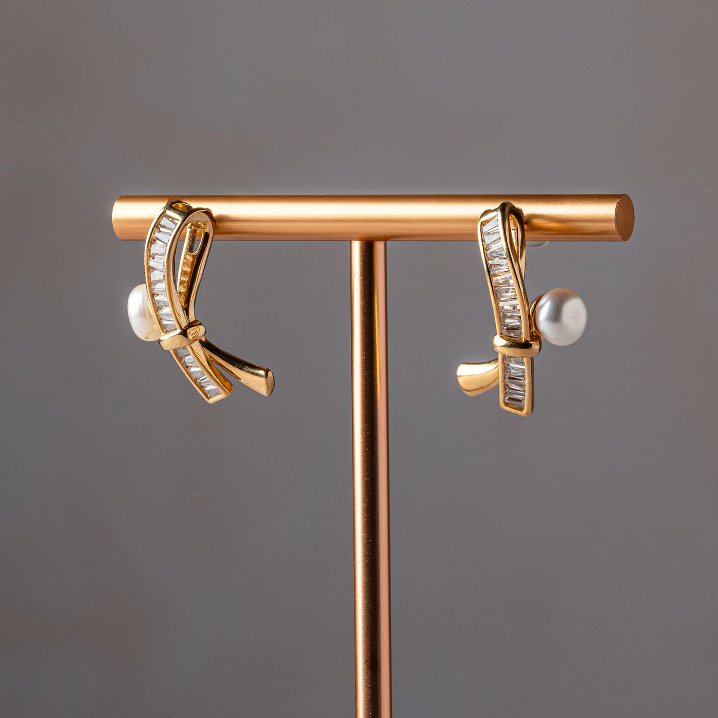 Pearl Curve Elegance Studs