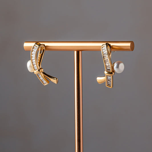 Pearl Curve Elegance Studs
