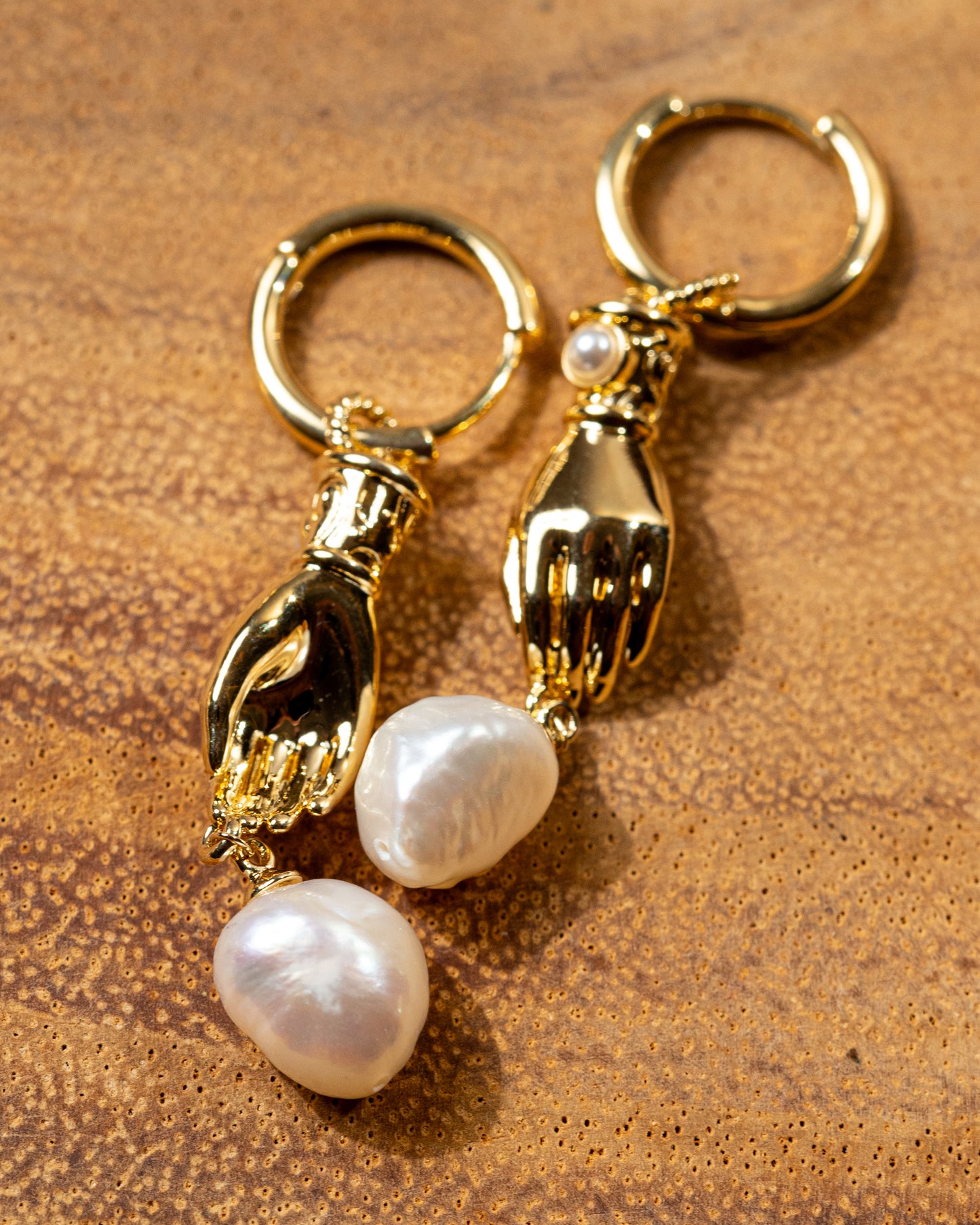 Catching Pearl Earrrings